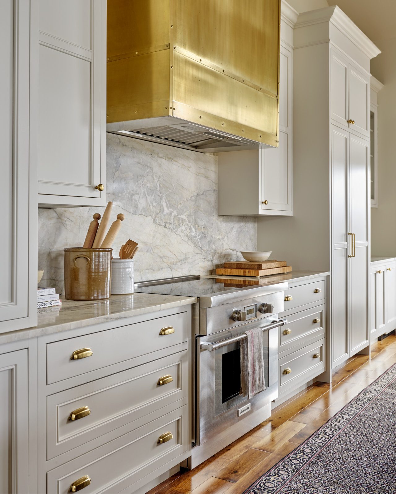 Custom white painted shaker kitchen cabinetry